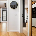 Pure Living Apartment W. Private Parking