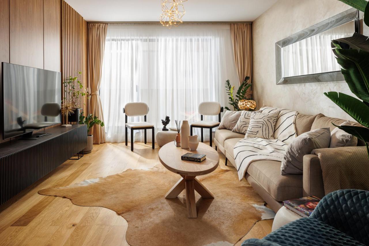 Pure Living W. Private Parking Apartment *