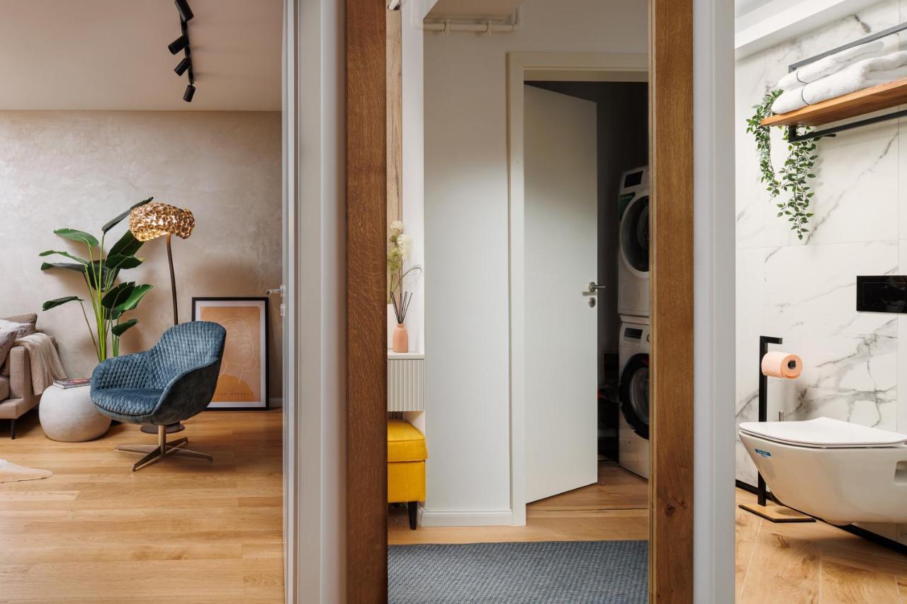 Pure Living W. Private Parking Apartment *